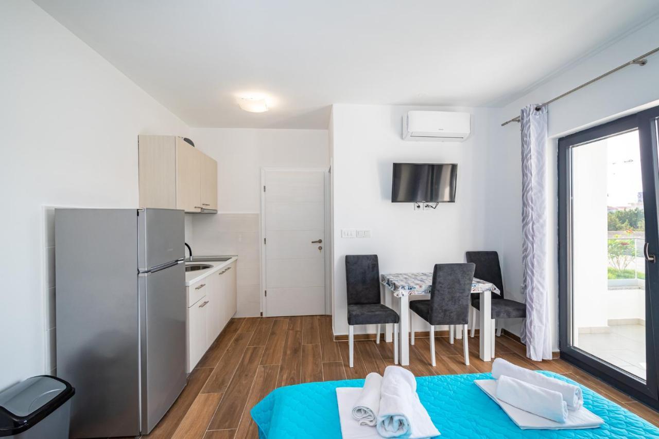 Deluxe Apartments Tina With Pool Novaglia Esterno foto