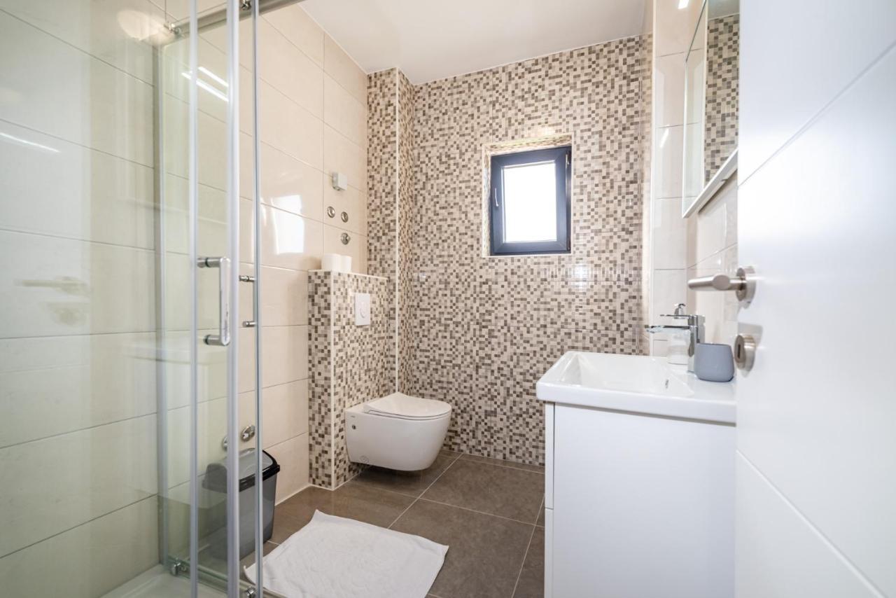 Deluxe Apartments Tina With Pool Novaglia Esterno foto