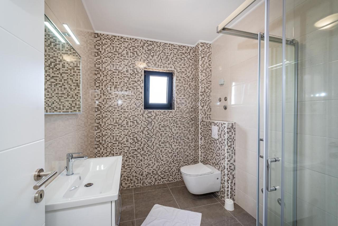 Deluxe Apartments Tina With Pool Novaglia Esterno foto